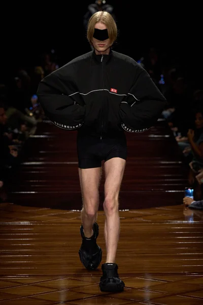Look 28